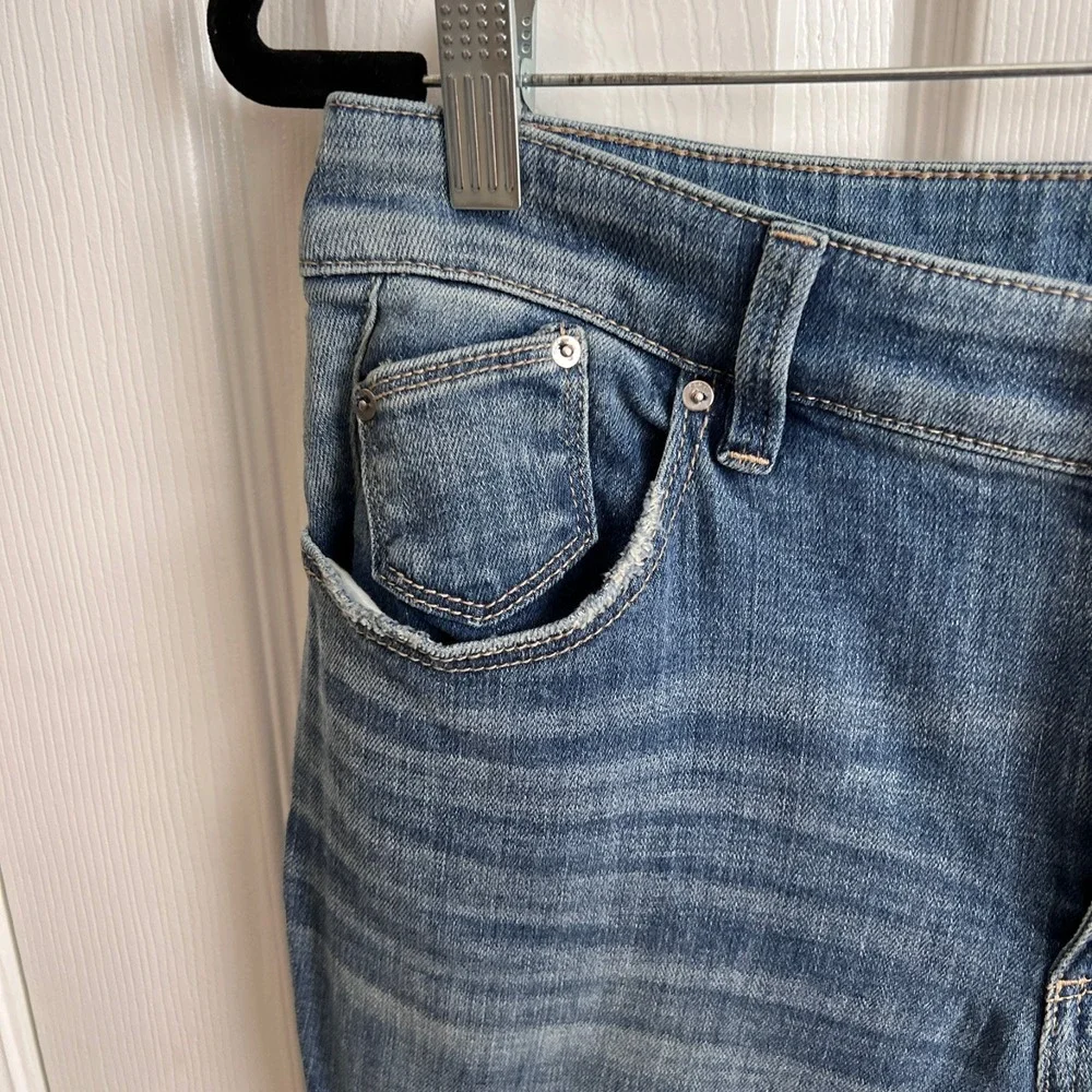 Chico's Floral Embroidered Denim Jeans Boyfriend Ankle‎ Light Wash Size 4R